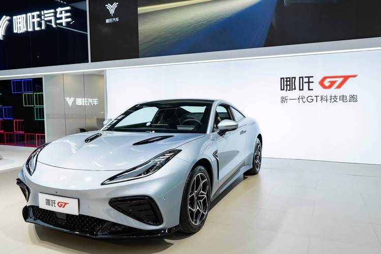 佛山326哪吒汽车在智能汽车领域的表现，领途汽车在新能源汽车市场中的影响力